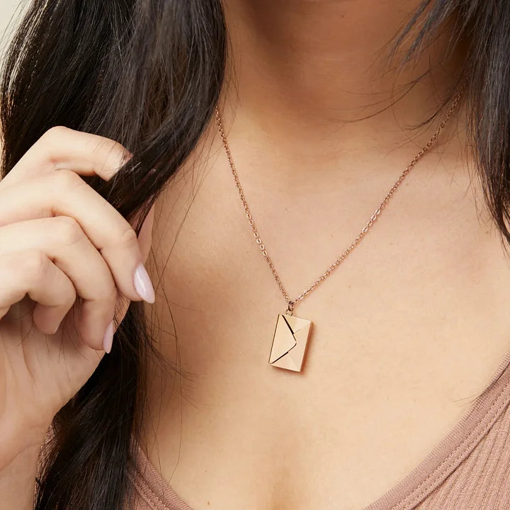 Collier lettre d'amour romantique